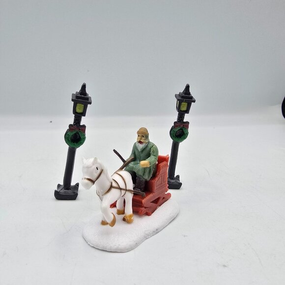 Cobblestone Corners Christmas Village People Miniature Figurines 3 pcs - Picture 2 of 4